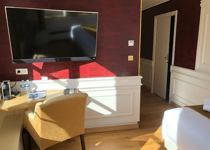 לינה וארוחת בוקר Merveilleux 4*